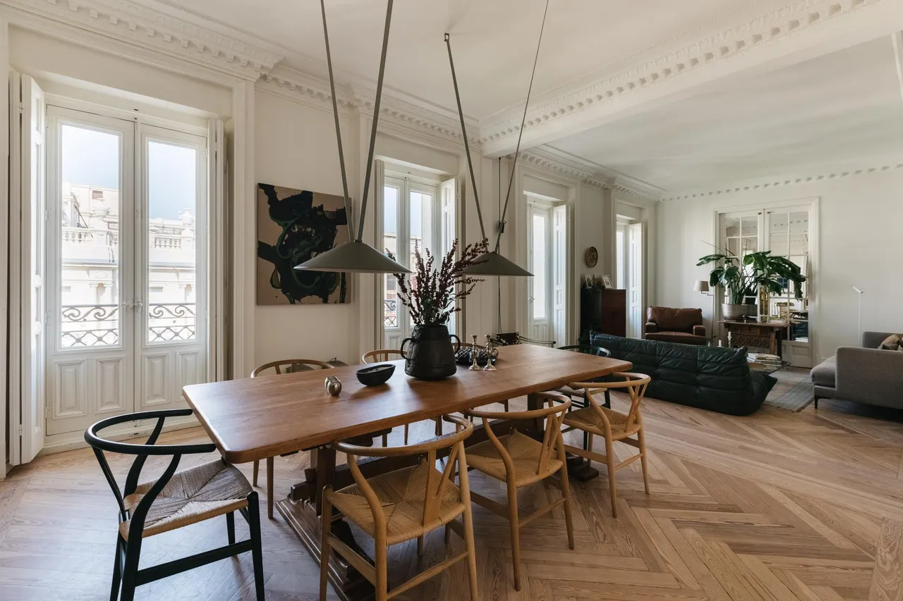 living - 238m² apartment for sale in Jerónimos, Madrid - gallery - 2
