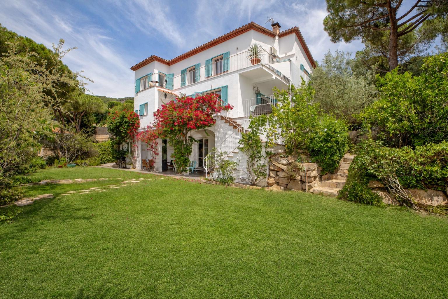 living - 392m² house / villa for sale in Cabrils, Barcelona - gallery thumbnail - 4