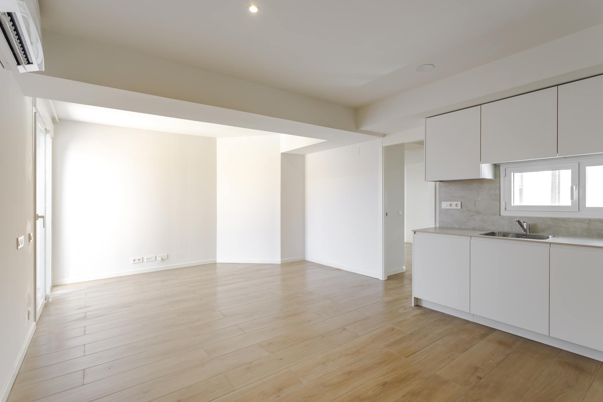 living - 65m² apartment for rent in Ventilla - Almenara, Madrid - gallery - 3