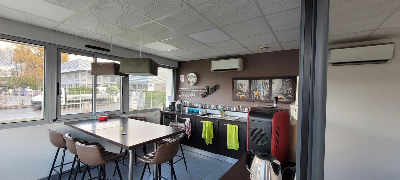 logistics - Light Industrial Premises / Offices For Sale - gallery - 10