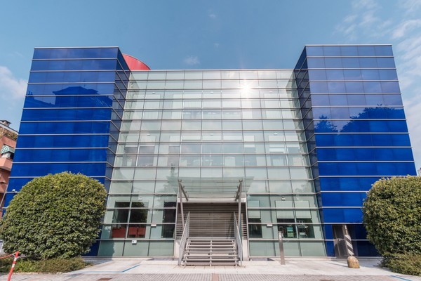 Advisor sale Blue Building Milan - Dils - Spain - featured
