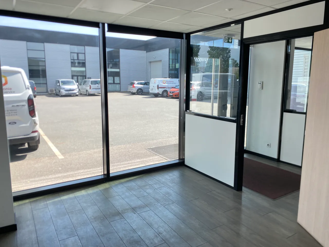 logistics - Light Industrial Premises / Offices For Rent - gallery - 10