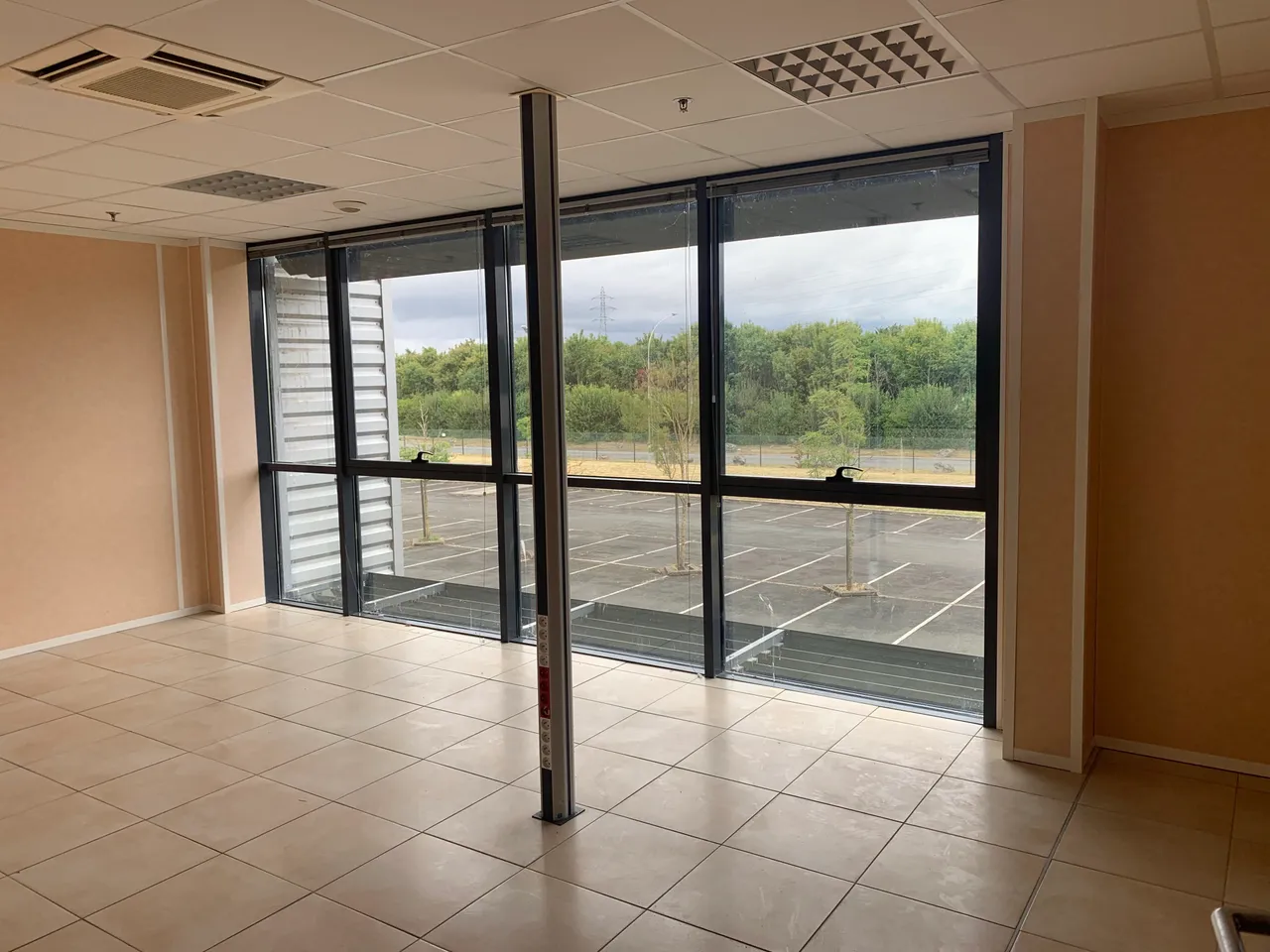 logistics - Logistics Warehouse For Rent - gallery - 10