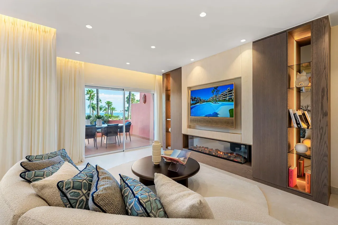 living - Piso de 130m² con 67m² terraza en venta en New Golden Mile - gallery - 2