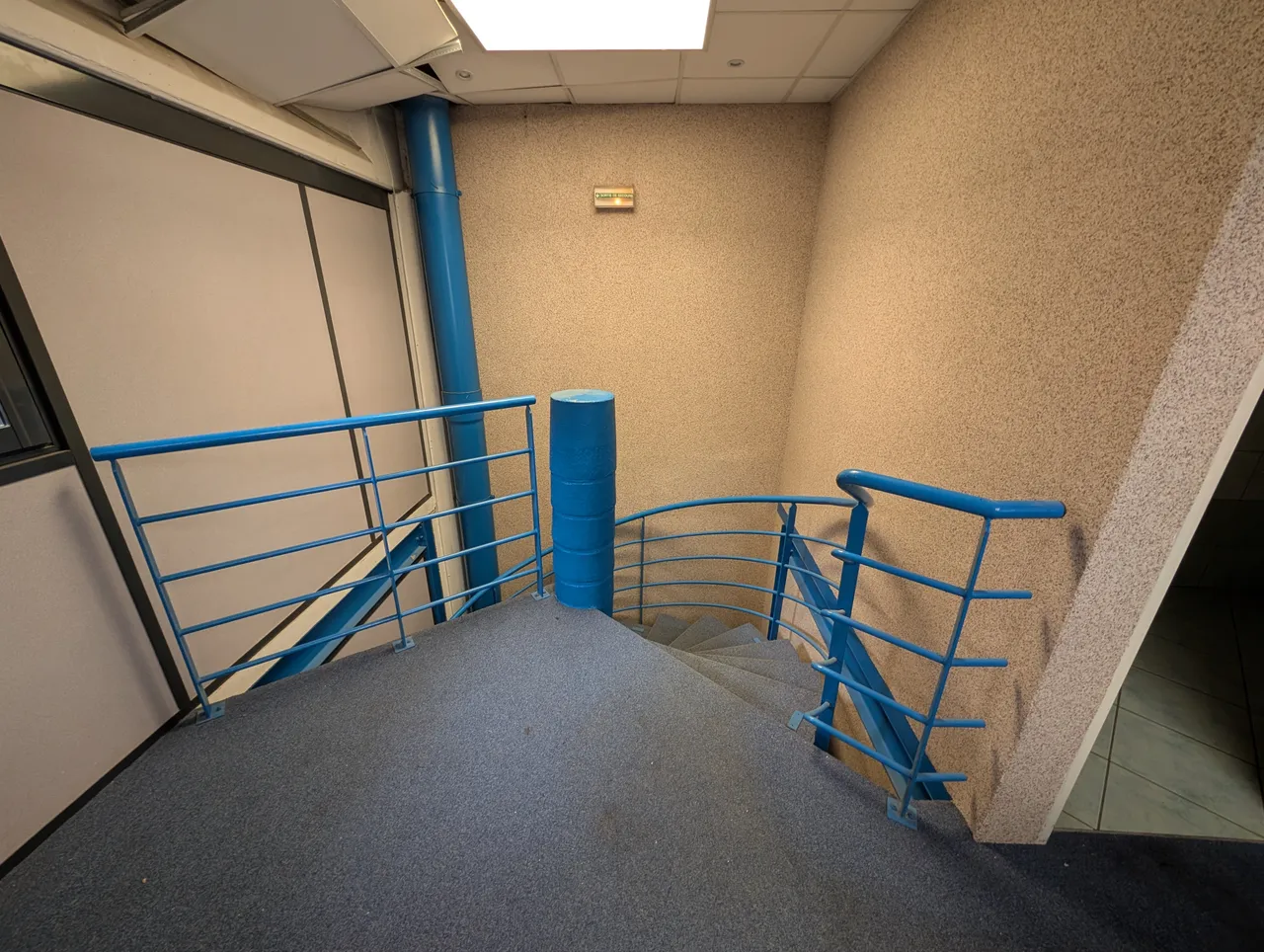 logistics - Warehouse / Offices For Sale - gallery - 9