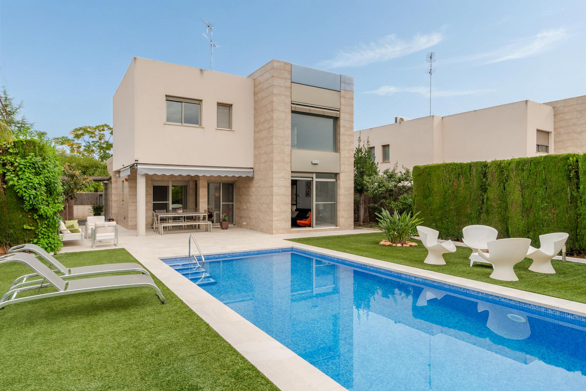 living - 250m² house / villa for sale in Bétera, Valencia - featured