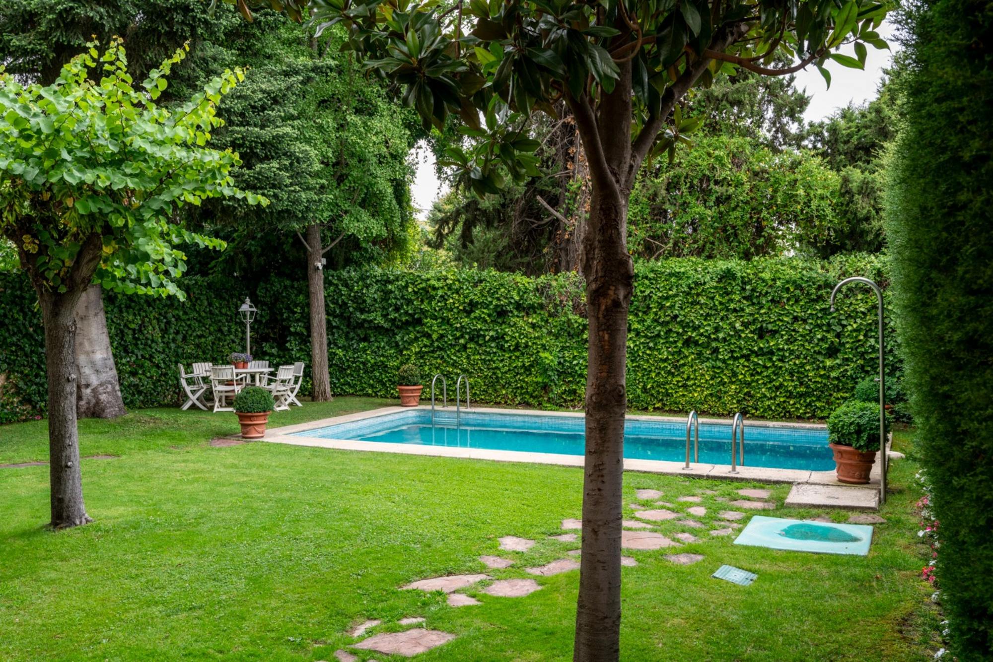 living - Casa / villa de 432m² con 70m² de jardín en venta en Hispanoamérica - gallery thumbnail - 8