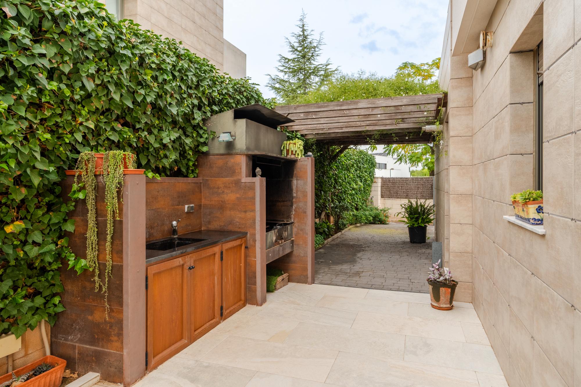 living - 250m² house / villa for sale in Bétera, Valencia - gallery thumbnail - 5