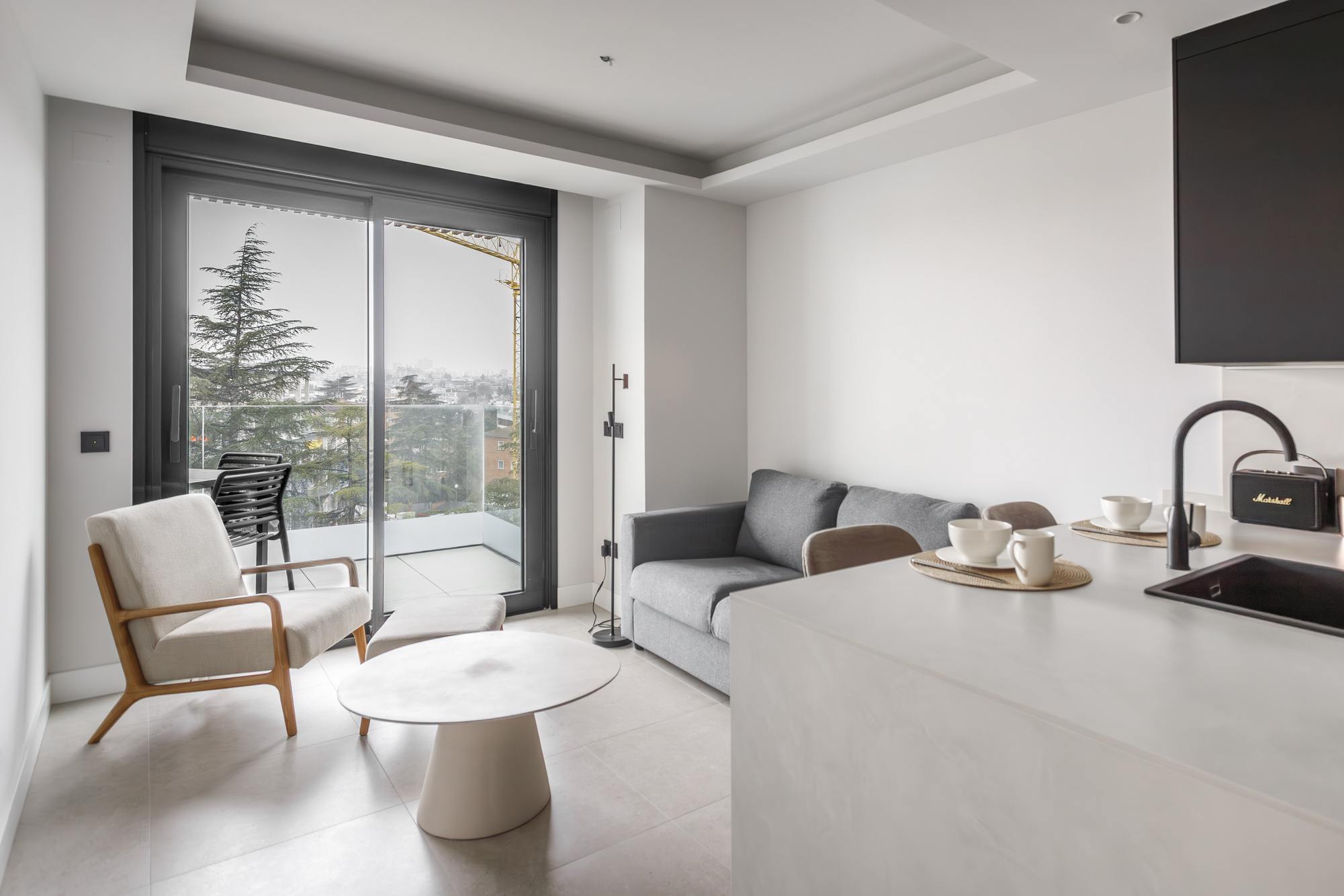 living - Piso de 65m² con 8m² terraza en alquiler en Conde de Orgaz y Piovera - gallery thumbnail - 3