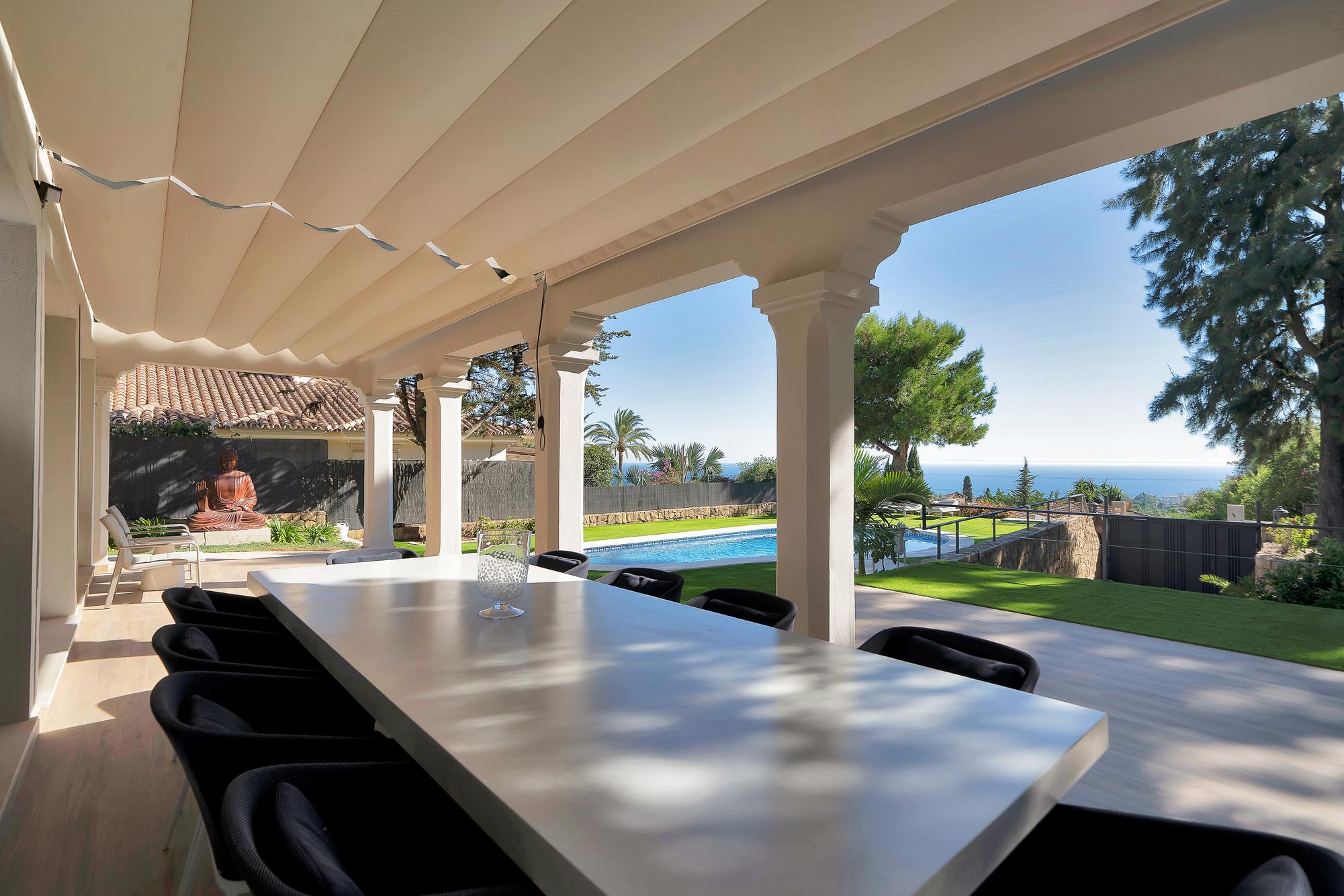 living - 638m² house / villa with 1,295m² garden for sale in East Marbella - gallery thumbnail - 3