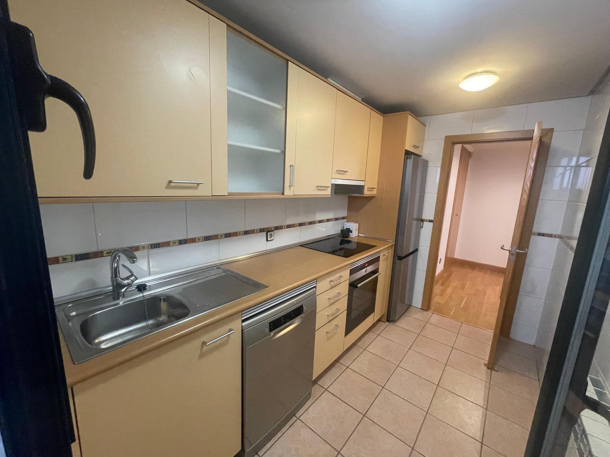 living - Piso de 180m² en alquiler en Sanchinarro, Madrid - gallery thumbnail - 6