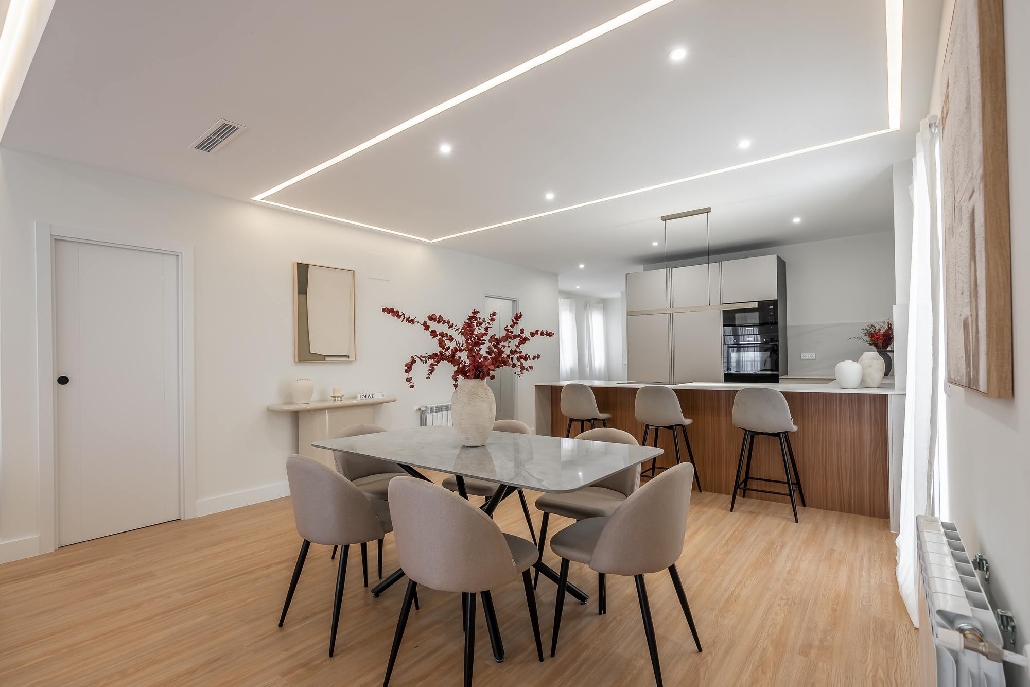 living - Piso de 159m² en venta en Berruguete, Madrid - gallery thumbnail - 9