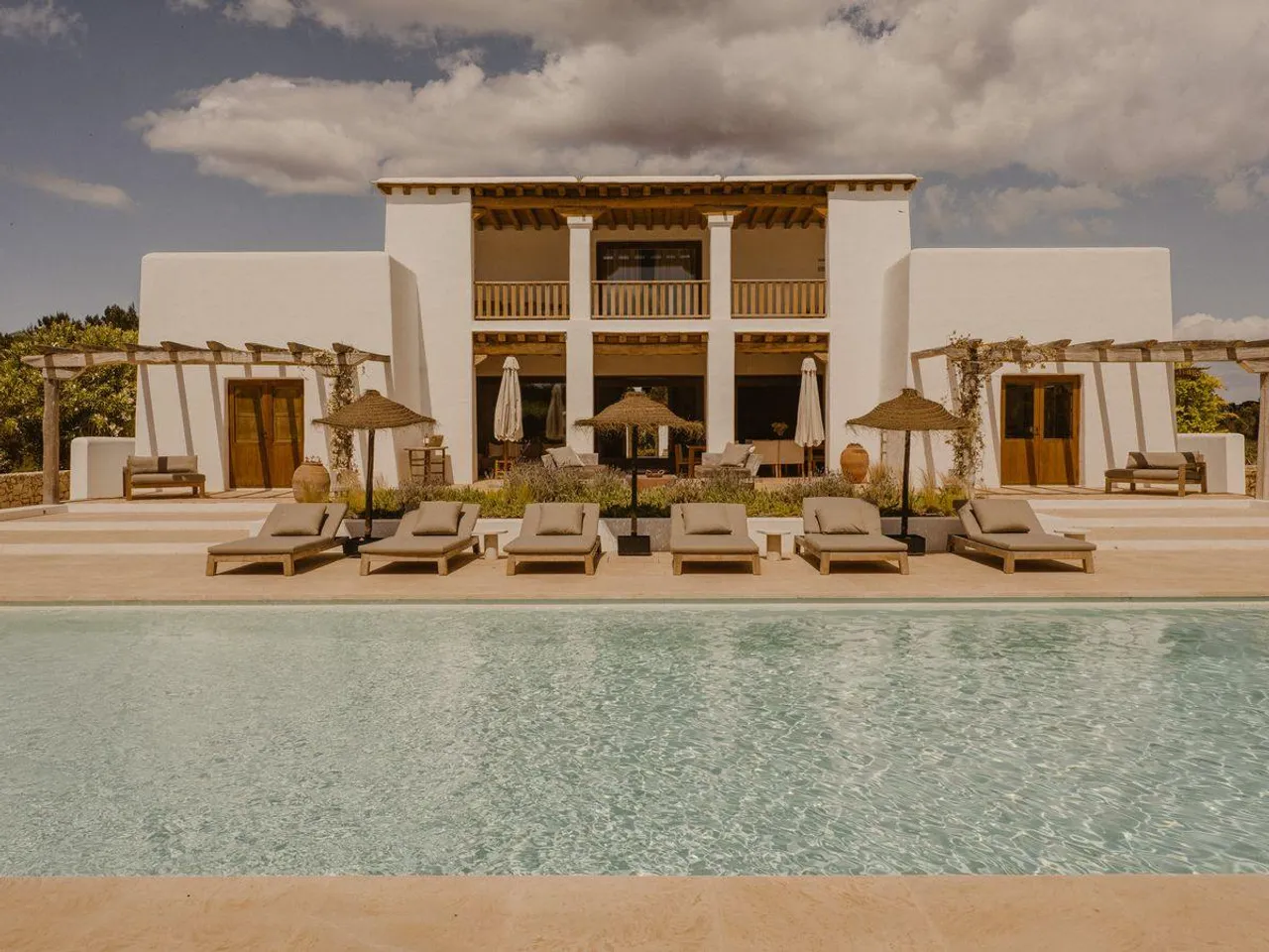 living - Casa / villa de 800m² en venta en Santa Gertrudis - gallery - 2