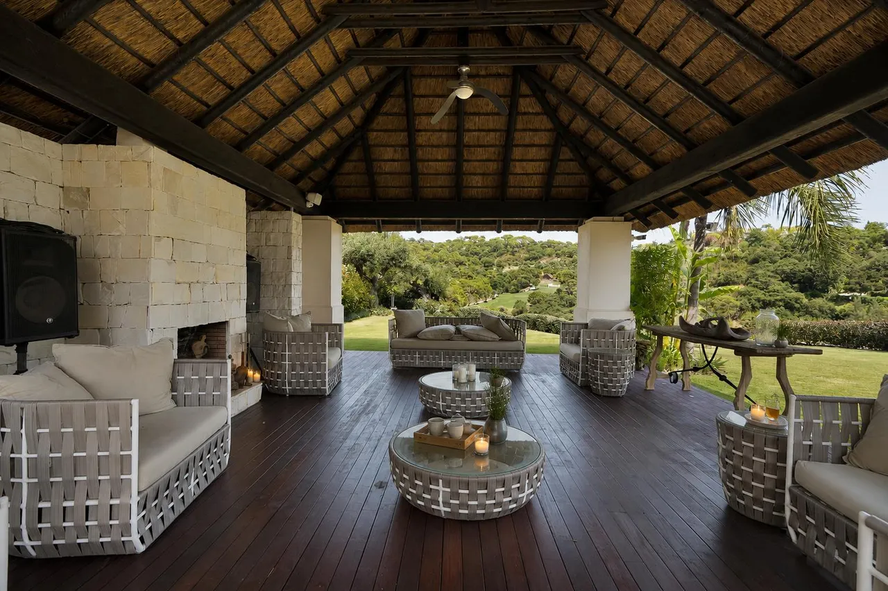 living - Casa / villa de 1,691m² con 179m² terraza en venta en La Zagaleta - gallery - 10