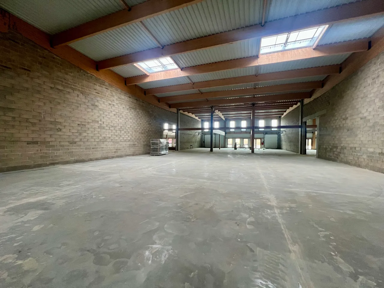 logistics - Light Industrial Premises / Offices For Rent - gallery - 2