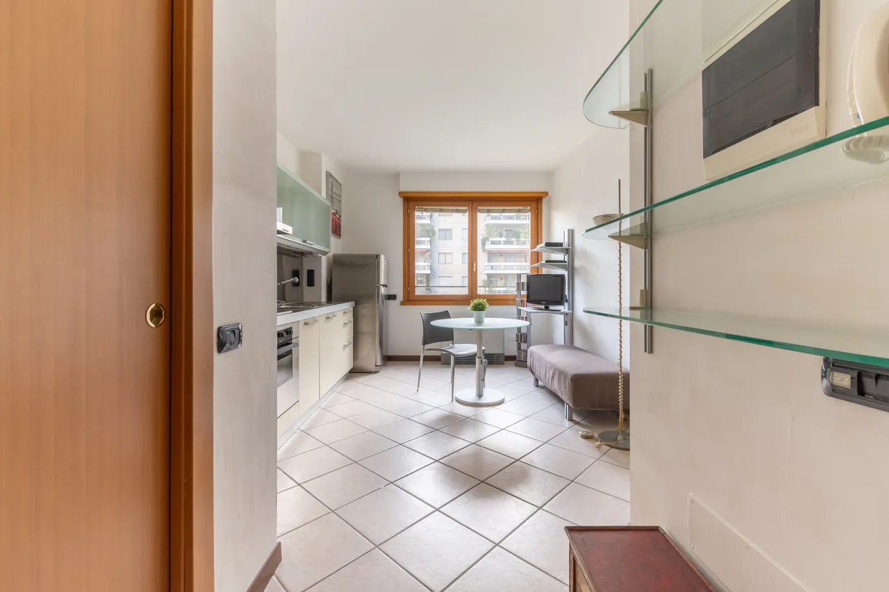 living - Two-room flat for sale via Spadolini 9A Milan - gallery - 10