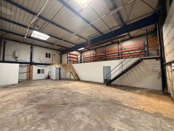 logistics - Activités / Bureaux À Louer - featured