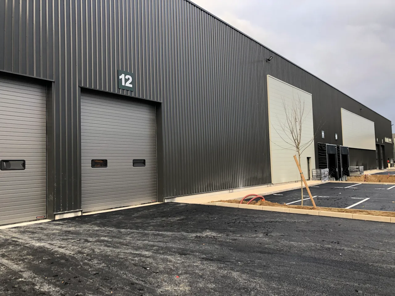 logistics - Light Industrial Premises / Offices For Rent - gallery - 2