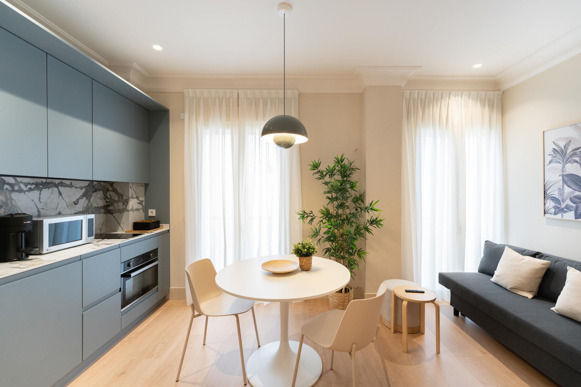 living - 45m² apartment for rent in Castellana, Madrid - featured