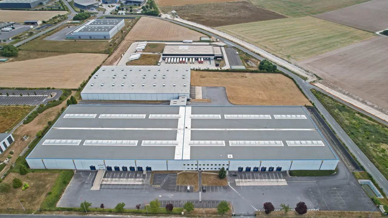 logistics - Logistics Warehouse For Rent - gallery - 4