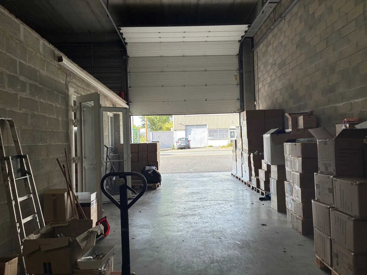 logistics - Warehouse / Offices For Rent - gallery - 4