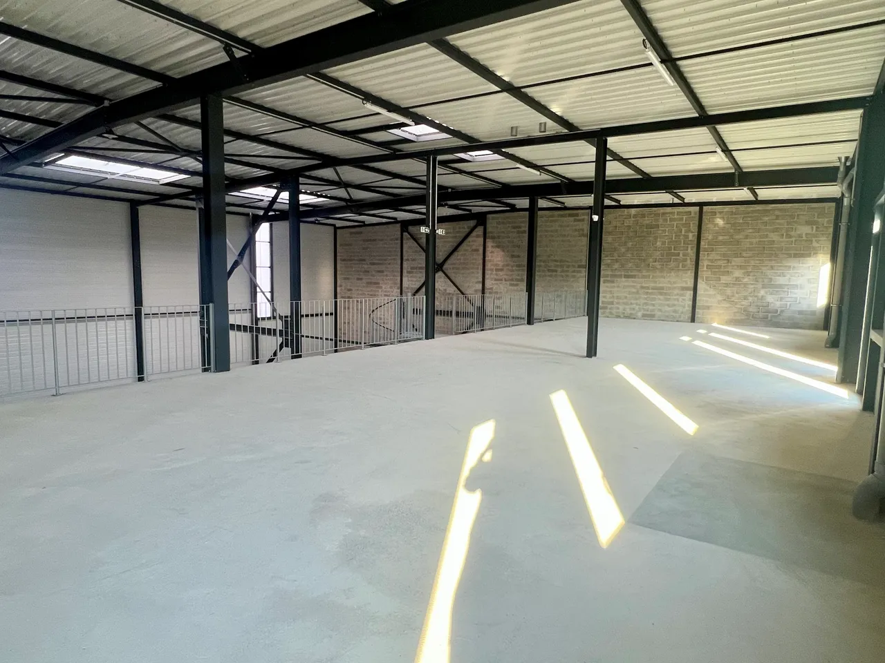 logistics - Light Industrial Premises / Offices For Rent - gallery - 7