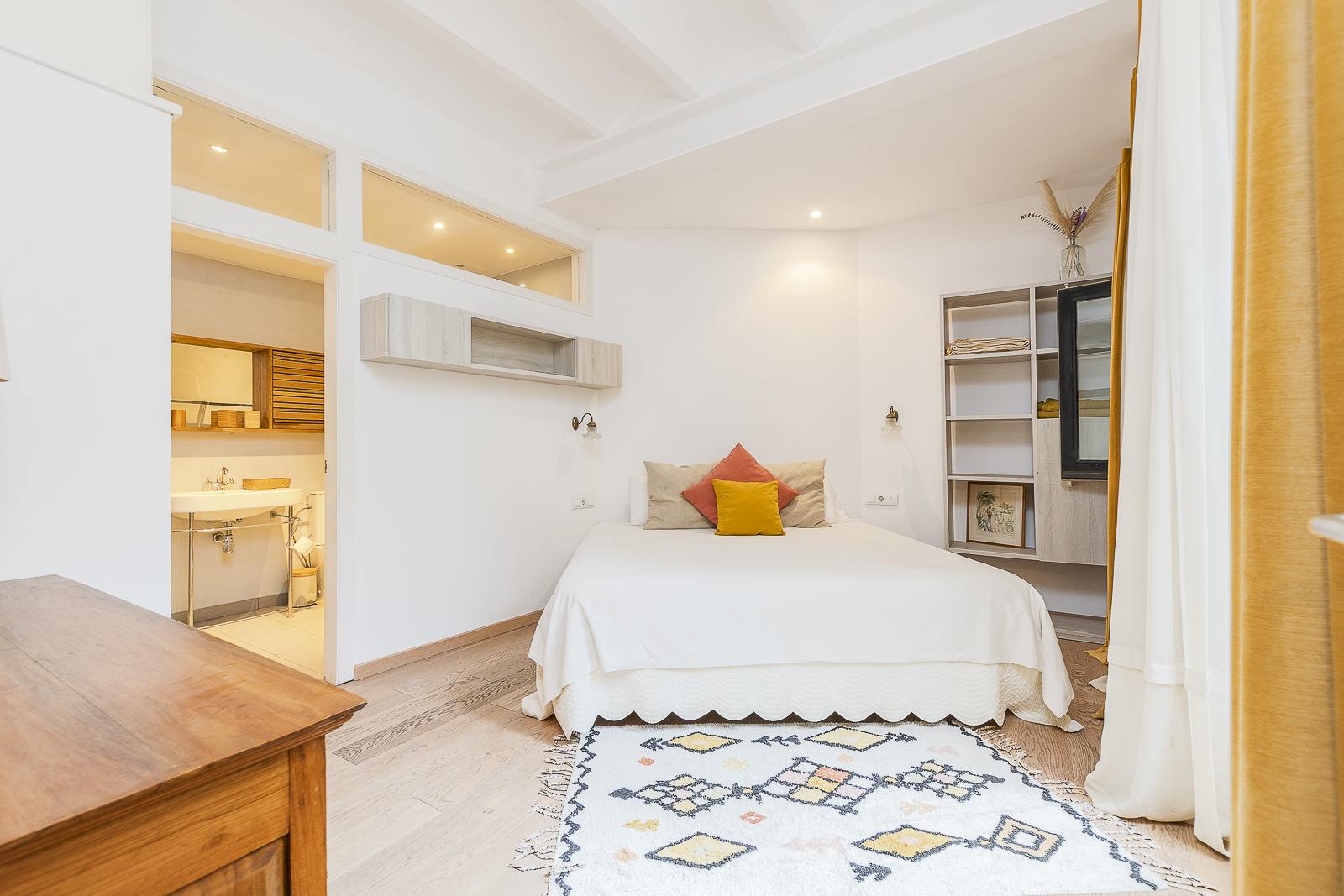 living - 195m² apartment with 10m² terrace for sale in El Born - gallery thumbnail - 8