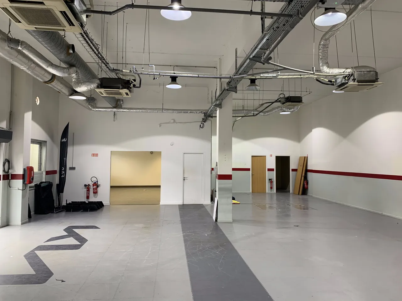 logistics - Light Industrial Premises / Offices For Rent - gallery - 2