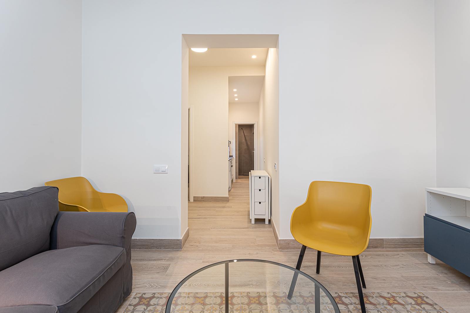 living - 70m² apartment for rent in Gótico, Barcelona - gallery thumbnail - 3