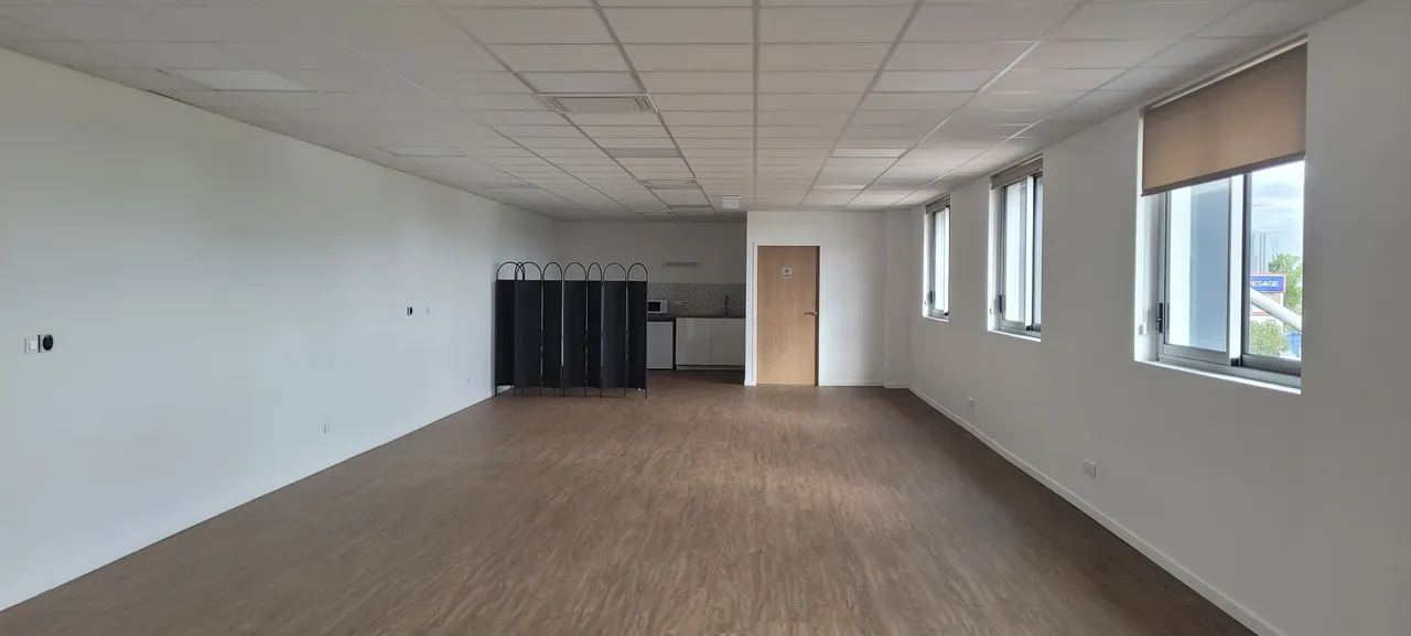 logistics - Warehouse / Offices For Rent - gallery - 9