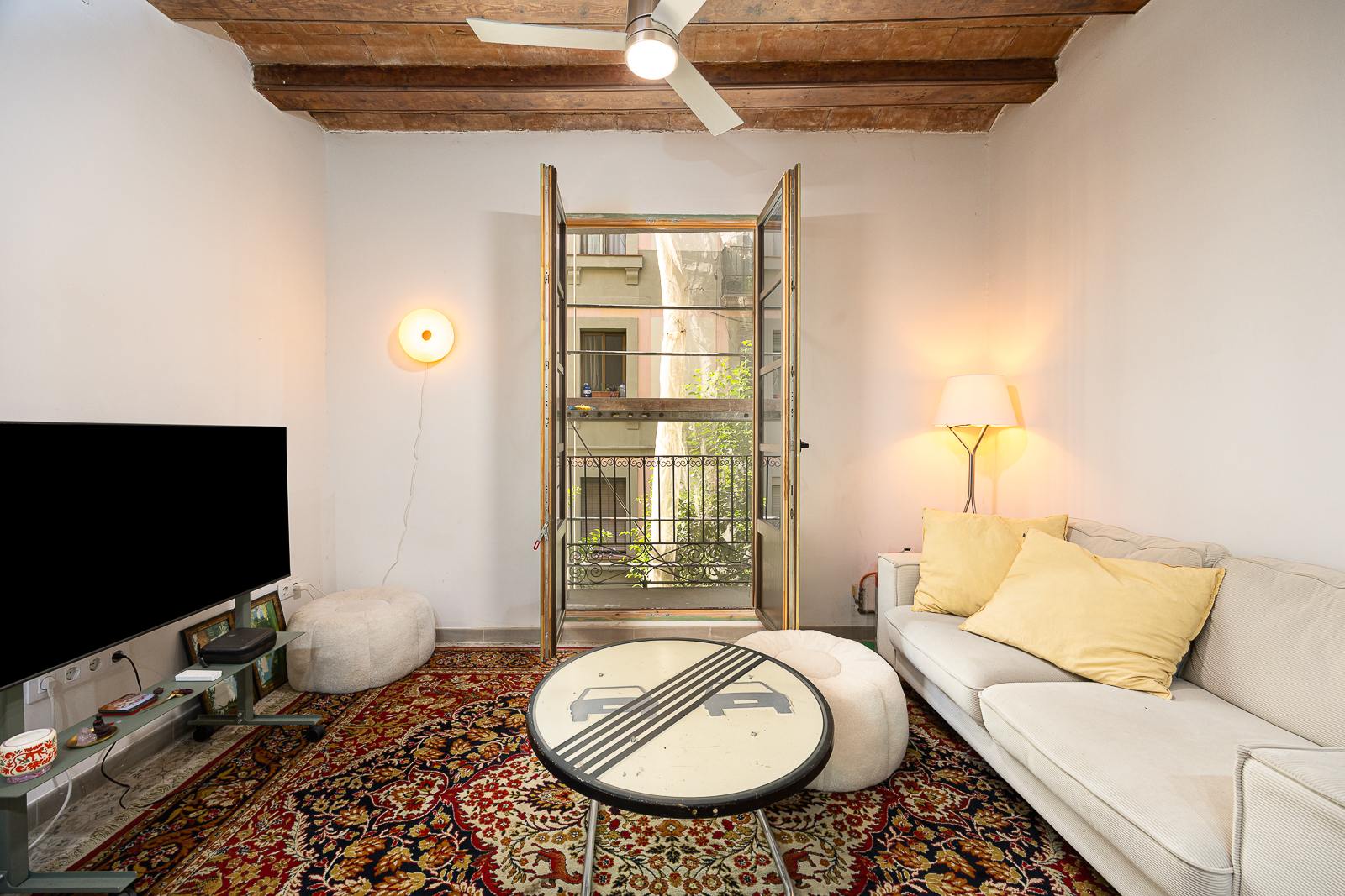 living - 56m² apartment for sale in El Raval, Barcelona - gallery - 3