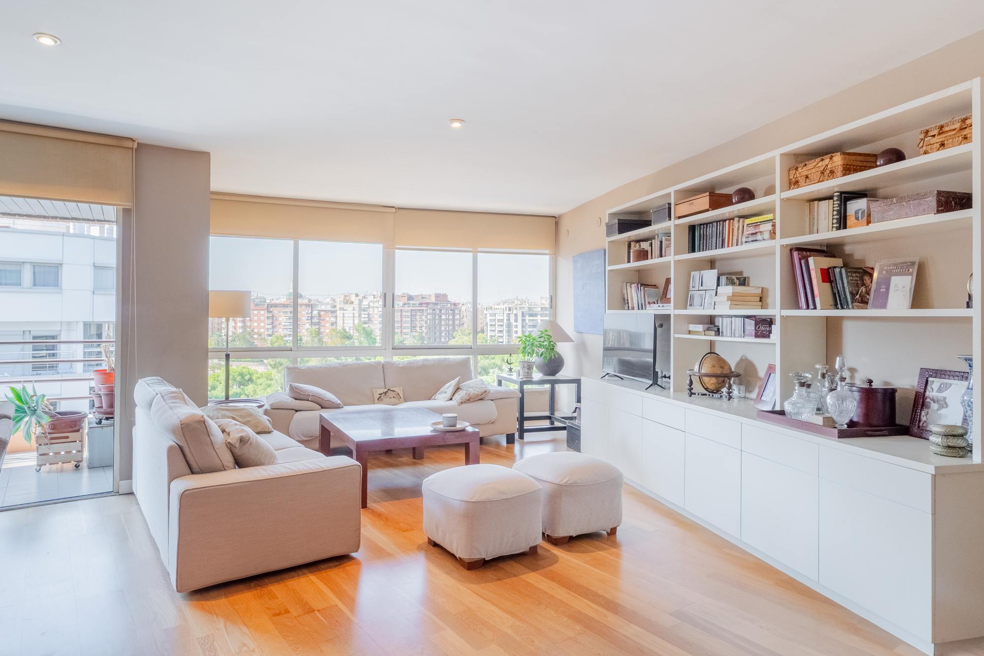 living - 206m² apartment with 24m² terrace for rent in El Pla del Real - gallery thumbnail - 3