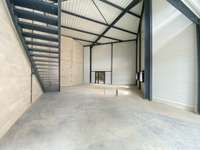 office - Services / Showroom À Louer - gallery thumbnail - 6