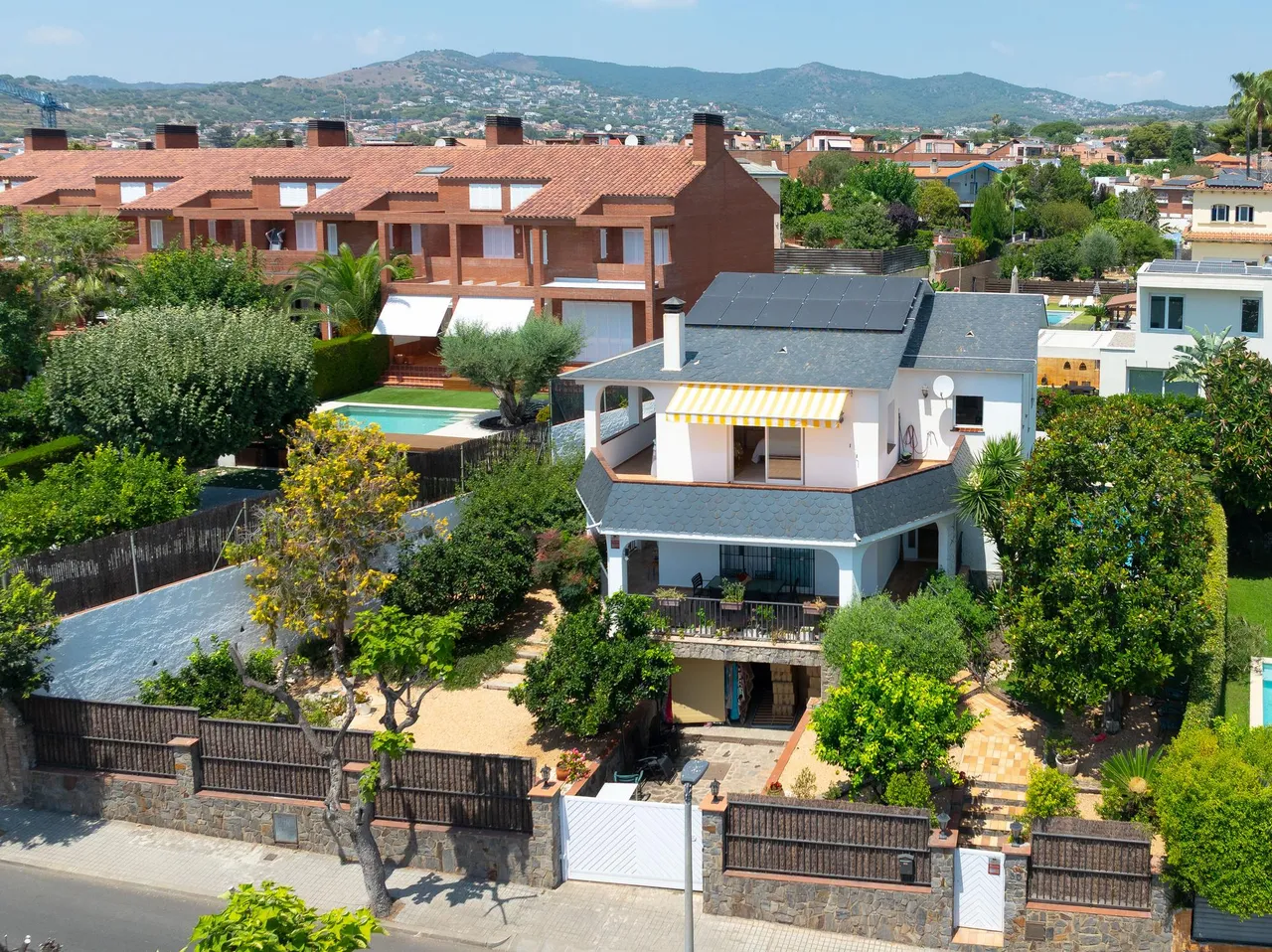 living - Casa / villa de 376m² en venta en El Masnou, Barcelona - gallery - 2