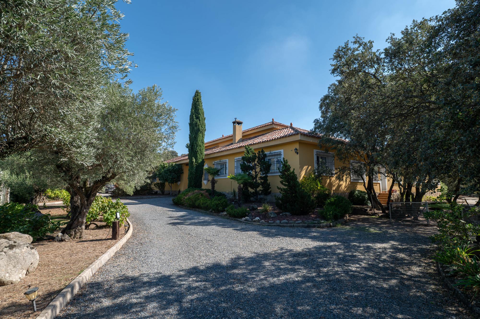 living - Casa rural de 664m² en venta en Sierra de Madrid, Madrid - gallery - 4