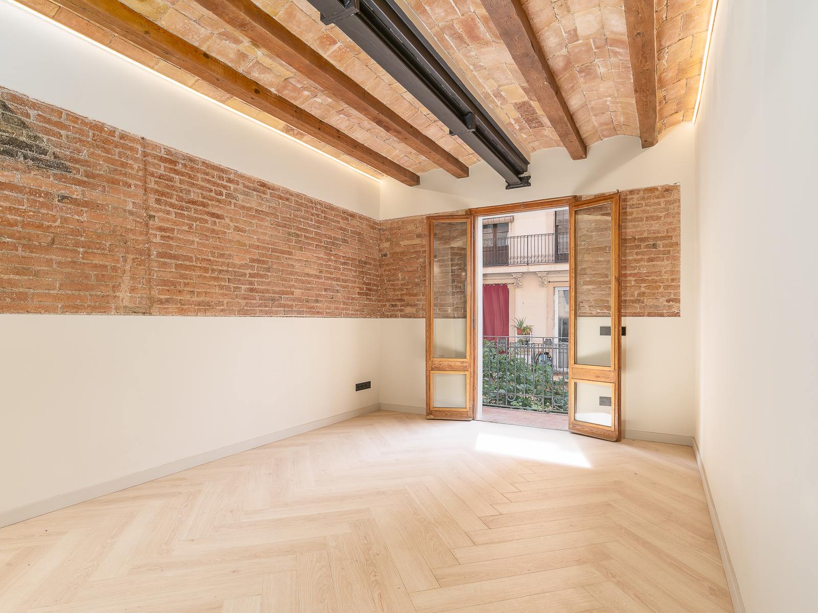 living - 67m² apartment for sale in Poble Sec, Barcelona - gallery - 3