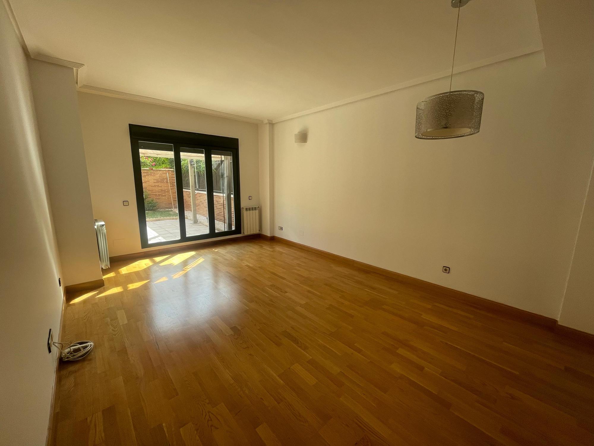 living - 180m² apartment for rent in Sanchinarro, Madrid - gallery thumbnail - 3
