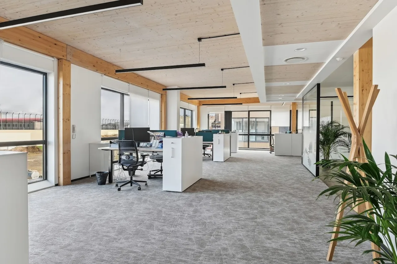 logistics - Light Industrial Premises / Offices For Rent - gallery - 7